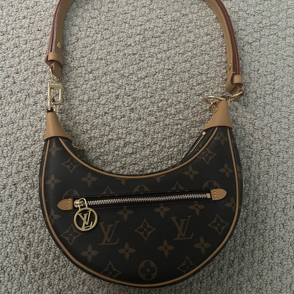 Like new! Wear twice - Picture 2 of 5